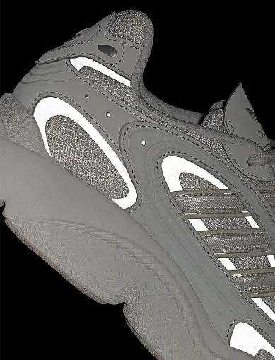 Женские кроссовки Adidas OZMILLEN кожаные молочного цвета - фото 9 - Miraton