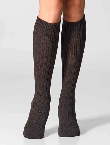Гольфы женские из шерсти мериноса с добавлением кашемира коричневые - фото 1 - Miraton