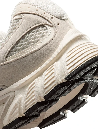 Жіночі кросівки Nike V5 RNR SUEDE текстильні бежеві(II6294-100) - фото 7 - Miraton