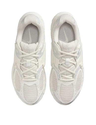 Жіночі кросівки Nike V5 RNR SIB з екошкіри бежеві(IQ0276-030) - фото 6 - Miraton