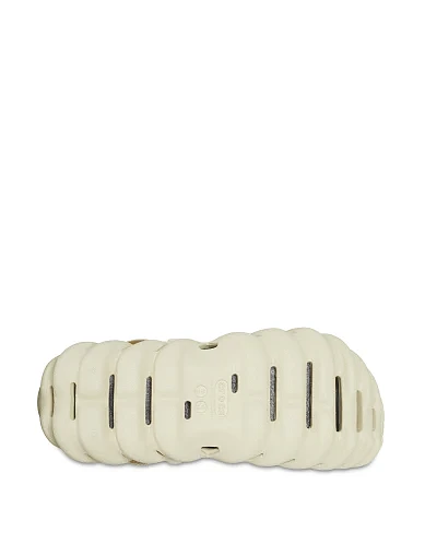 Жіночі сабо Crocs Echo Clog гумові молочного кольору(207937-2YJ) - фото 5 - Miraton