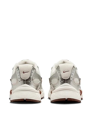 Жіночі кросівки Nike V5 RNR білі текстильні(HQ7901-102) - фото 4 - Miraton