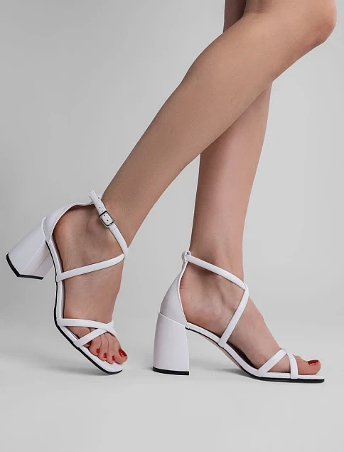 Женские босоножки Attizzare кожаные белые - фото 1 - Miraton