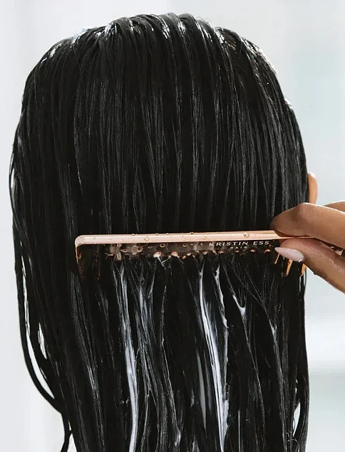 Маска для відновлення волосся Kristin Ess Strand Strengthening Reconstructive Moisture Mask, 200ml - фото 2 - Miraton