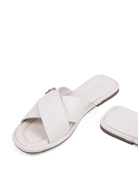 Женские шлепанцы Attizzare кожаные рисового цвета - фото 3 - Miraton