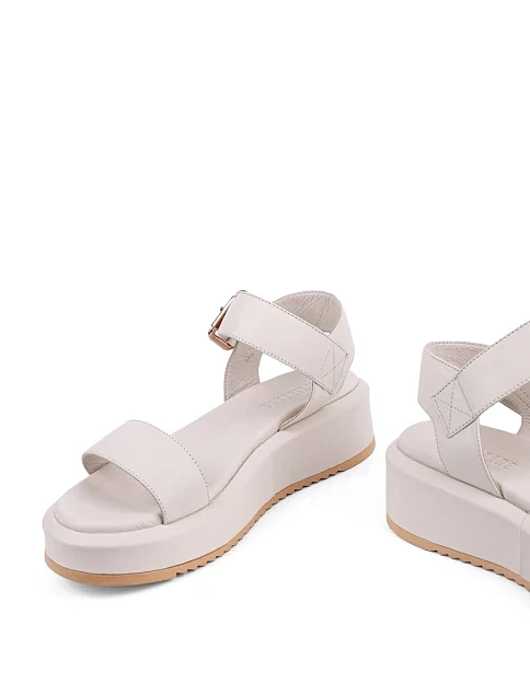 Женские сандалии Attizzare кожаные рисового цвета - фото 2 - Miraton