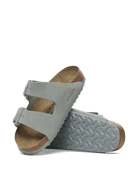 Женские шлепанцы BIRKENSTOCK Arizona zamsz замшевые серые - фото 2 - Miraton