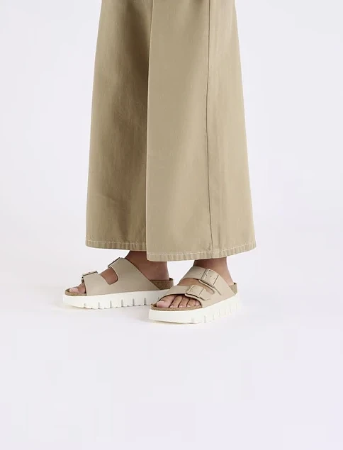 Женские шлепанцы BIRKENSTOCK Arizona Chunky из экокожи бежевые - фото 6 - Miraton