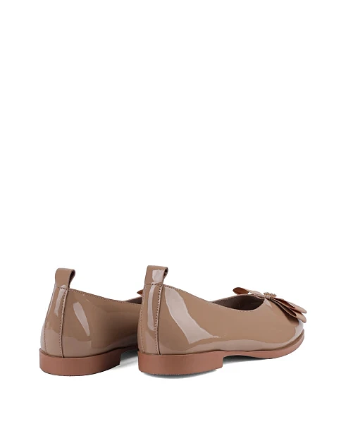 Женские балетки Attizzare лаковые бежевые - фото 4 - Miraton