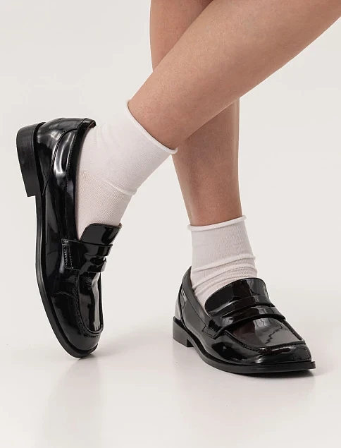 Женские туфли лоферы MIRATON лаковые черные - фото 1 - Miraton