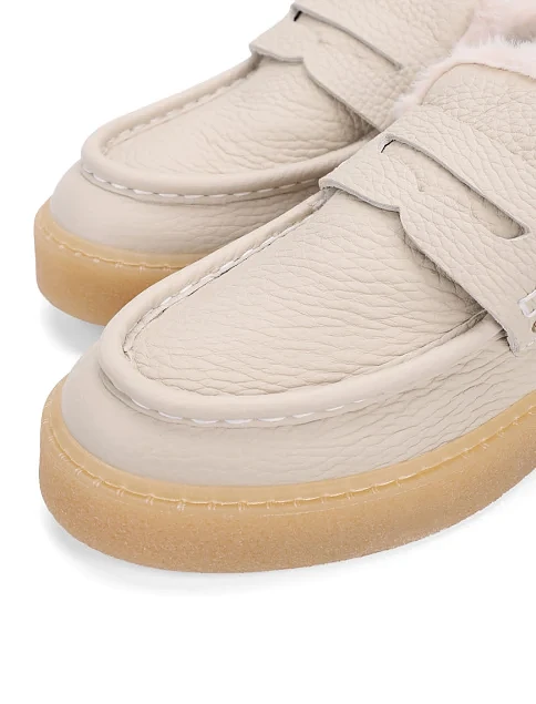 Женские ботинки лоферы Attizzare кожаные рисового цвета - фото 5 - Miraton