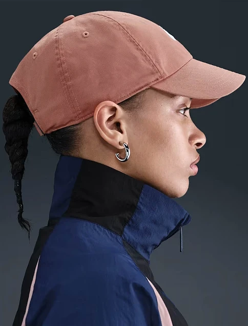 Кепка Nike текстильная коричневая - фото 2 - Miraton