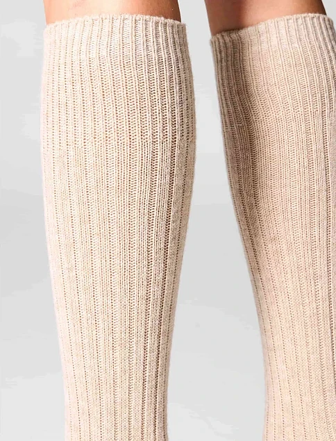 Гольфы женские из шерсти мериноса с добавлением кашемира бежевые - фото 3 - Miraton