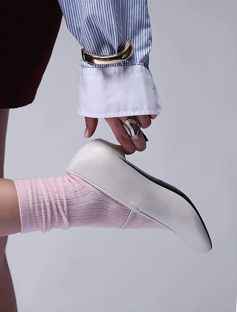 Женские туфли кожаные рисового цвета - фото 7 - Miraton