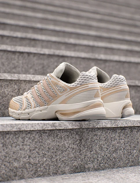 Женские кроссовки Adidas ADISTAR CONTROL 5 текстильные молочного цвета - фото 8 - Miraton