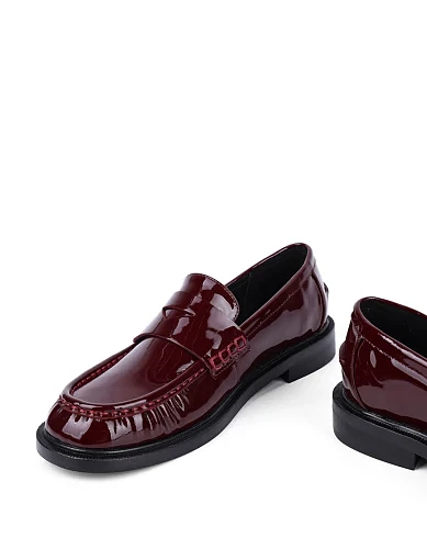 Жіночі туфлі MIRATON лакові бордові - фото 2 - Miraton