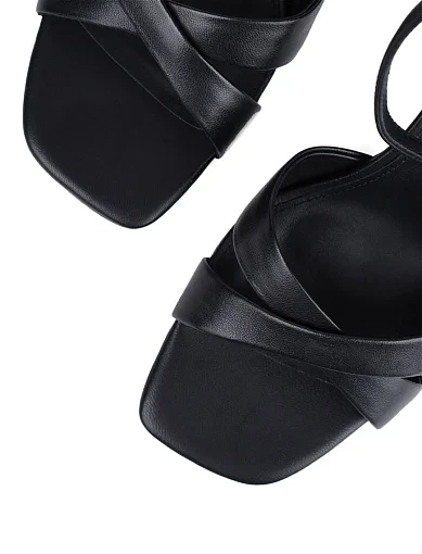 Жіночі босоніжки Attizzare шкіряні чорні - фото 5 - Miraton