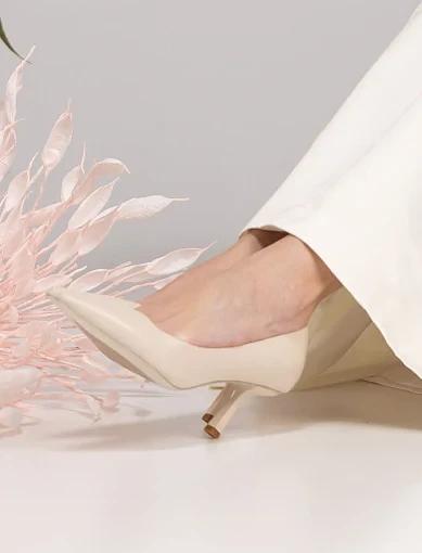 Жіночі туфлі MIRATON шкіряні рисового кольору - фото 2 - Miraton
