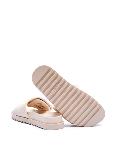 Жіночі шльопанці Guess з екошкіри молочного кольору - фото 5 - Miraton