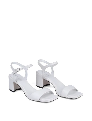 Жіночі босоніжки Attizzare шкіряні білі - фото 4 - Miraton