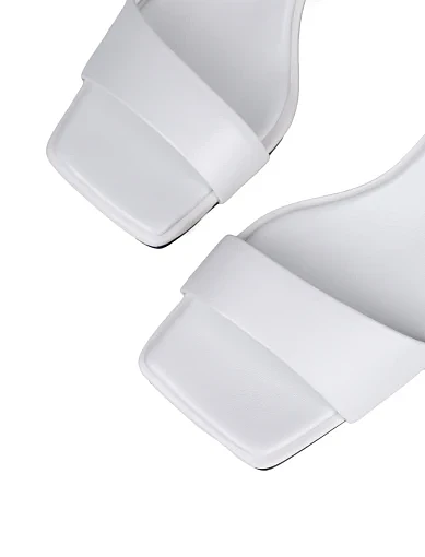 Жіночі босоніжки Attizzare шкіряні білі - фото 6 - Miraton