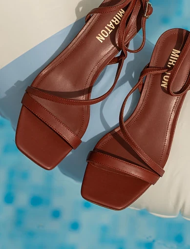 Жіночі босоніжки MIRATON шкіряні коричневі - фото 8 - Miraton