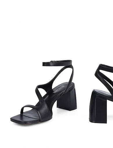 Жіночі босоніжки Attizzare шкіряні чорні - фото 3 - Miraton