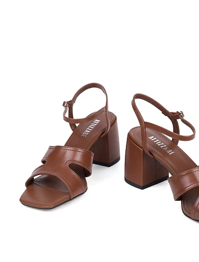 Жіночі босоніжки Attizzare шкіряні коричневі - фото 2 - Miraton