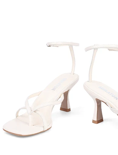 Жіночі босоніжки MIRATON шкіряні рисового кольору - фото 2 - Miraton