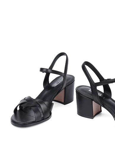 Жіночі босоніжки Attizzare шкіряні чорні - фото 2 - Miraton