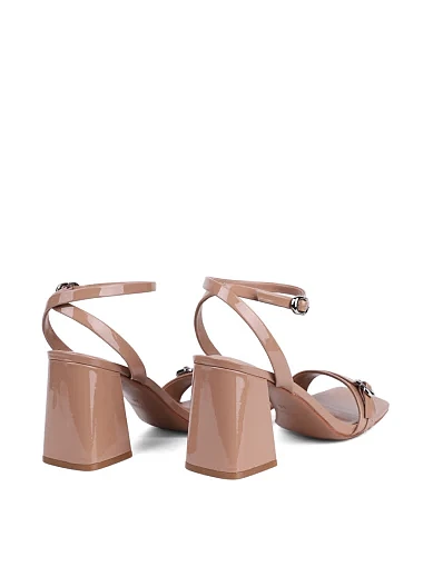 Жіночі босоніжки Attizzare лакові бежеві - фото 4 - Miraton