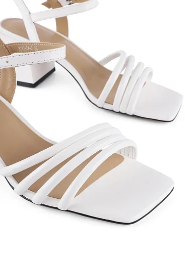 Жіночі босоніжки Attizzare шкіряні білі - фото 5 - Miraton