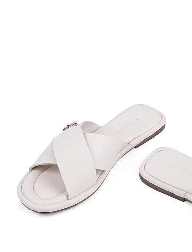 Женские шлепанцы Attizzare кожаные рисового цвета - фото 3 - Miraton