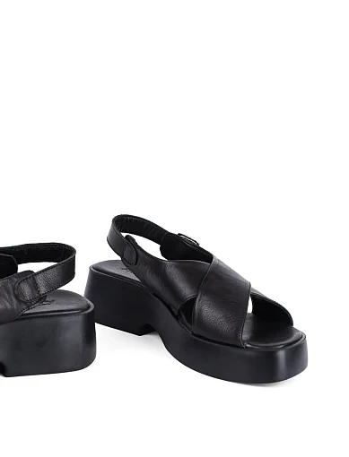 Жіночі босоніжки Attizzare шкіряні чорні - фото 2 - Miraton