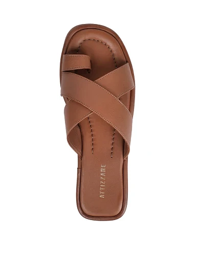 Жіночі шльопанці Attizzare шкіряні коричневі - фото 2 - Miraton