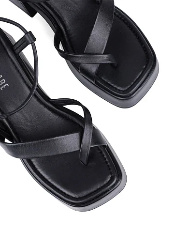 Жіночі босоніжки Attizzare шкіряні чорні - фото 5 - Miraton