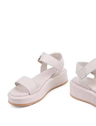 Жіночі сандалі Attizzare шкіряні рисового кольору - фото 2 - Miraton