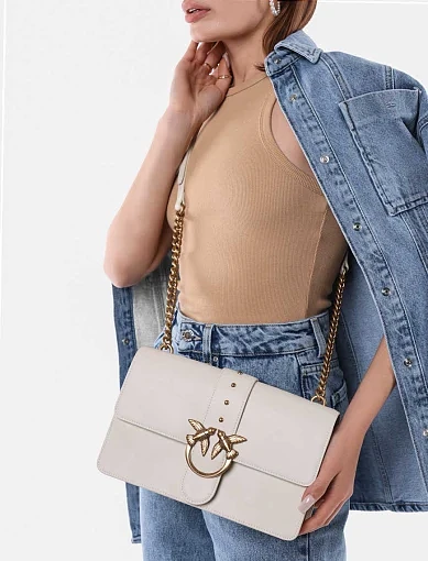 Жіноча сумка крос-боді Pinko шкіряна молочного кольору з декоративною застібкою - фото 2 - Miraton