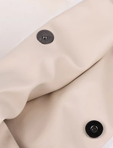 Жіноча сумка через плече MIRATON з хутра молочного кольору - фото 5 - Miraton