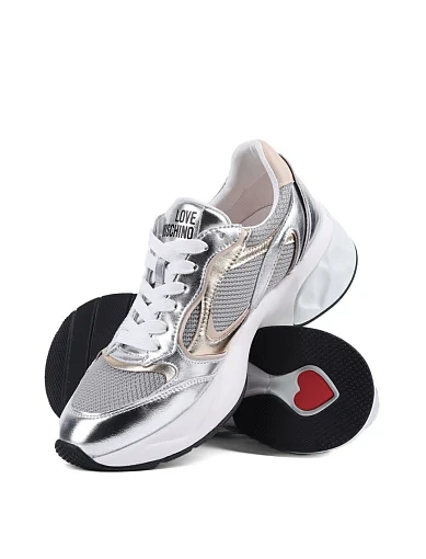 Жіночі кросівки Love Moschino шкіряні срібного кольору - фото 2 - Miraton