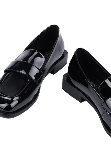 Жіночі туфлі лофери Attizzare з наплаку чорні - фото 2 - Miraton