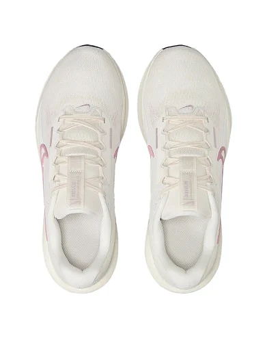 Жіночі кросівки Nike DOWNSHIFTER 13 тканинні рожеві - фото 4 - Miraton