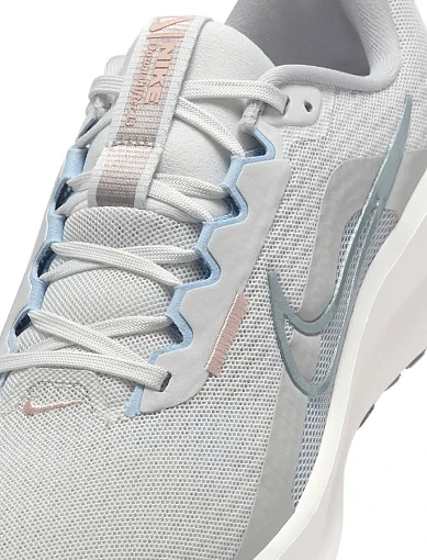 Жіночі кросівки раннери Nike DOWNSHIFTER 13 тканинні сірі - фото 7 - Miraton