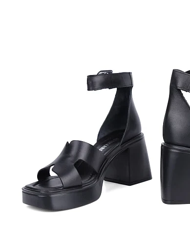 Жіночі босоніжки Attizzare шкіряні чорні - фото 3 - Miraton