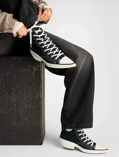 Жіночі черевики Converse CHUCK 70 DE LUXE POINTED HI текстильні чорні - фото 9 - Miraton