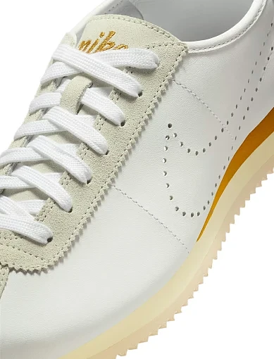 Жіночі кросівки Nike Cortez шкіряні бежеві - фото 6 - Miraton