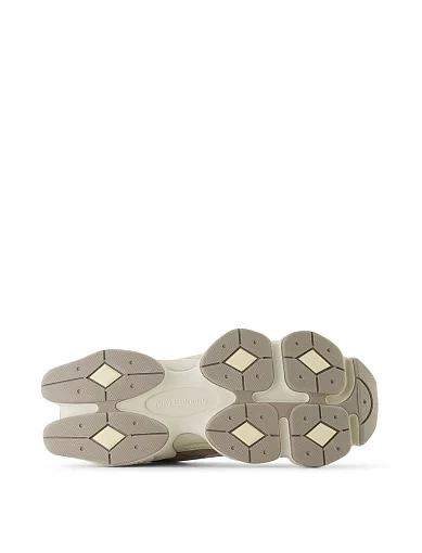 Жіночі кросівки New Balance 9060 замшеві бежеві - фото 5 - Miraton