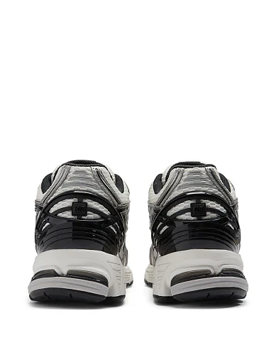 Жіночі кросівки New Balance 1906 з екошкіри срібного кольору - фото 4 - Miraton