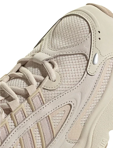 Жіночі кросівки Adidas OZMILLEN шкіряні молочного кольору - фото 6 - Miraton