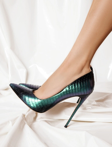 Жіночі туфлі-човники MIRATON шкіряні зі зміїним принтом фото 1